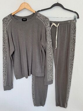 MONROW Gray Bandana Print Slouchy Top & Matching Bottoms Large Top Medium Pants